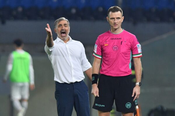 IPA89819418 - Head coach of Cremonese Fabio Pecchia during Pisa SC vs US Cremonese, Italian soccer Serie B match in Pisa, Italy, October 17 2026